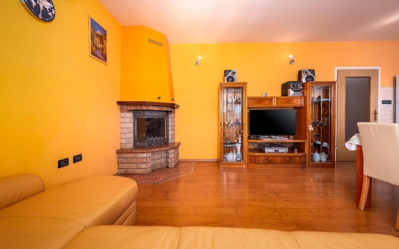 Villa Semy Пазин Екстериор снимка