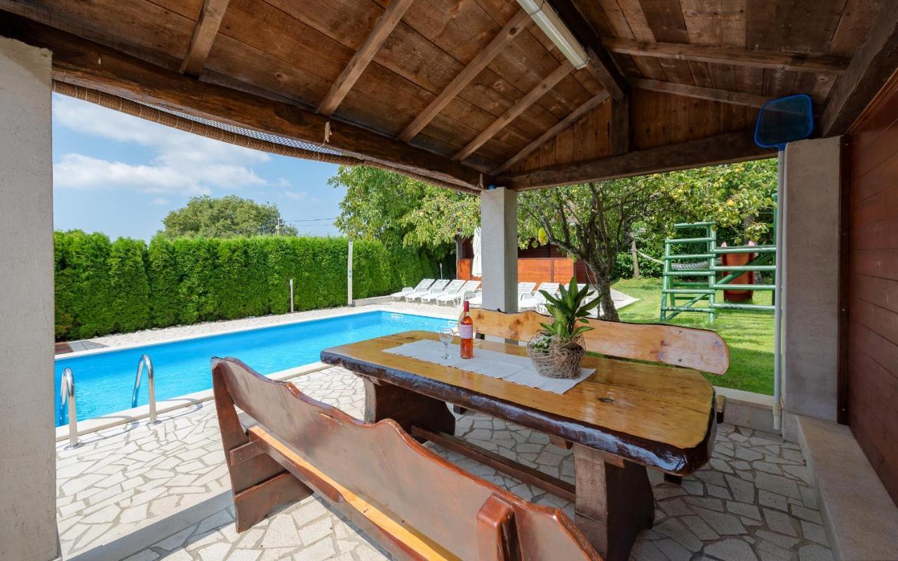 Villa Semy Пазин Екстериор снимка