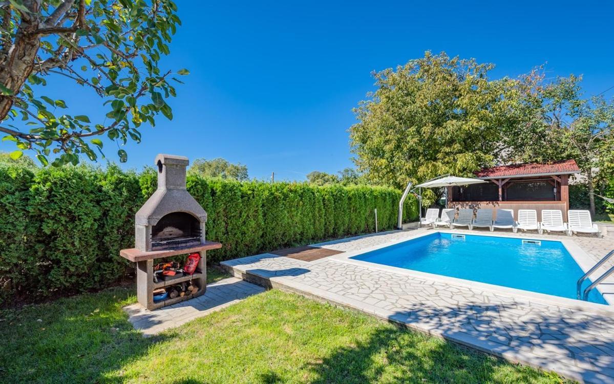 Villa Semy Пазин Екстериор снимка