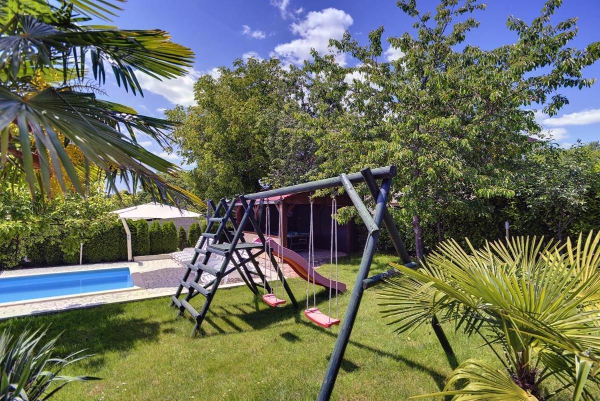 Villa Semy Пазин Екстериор снимка