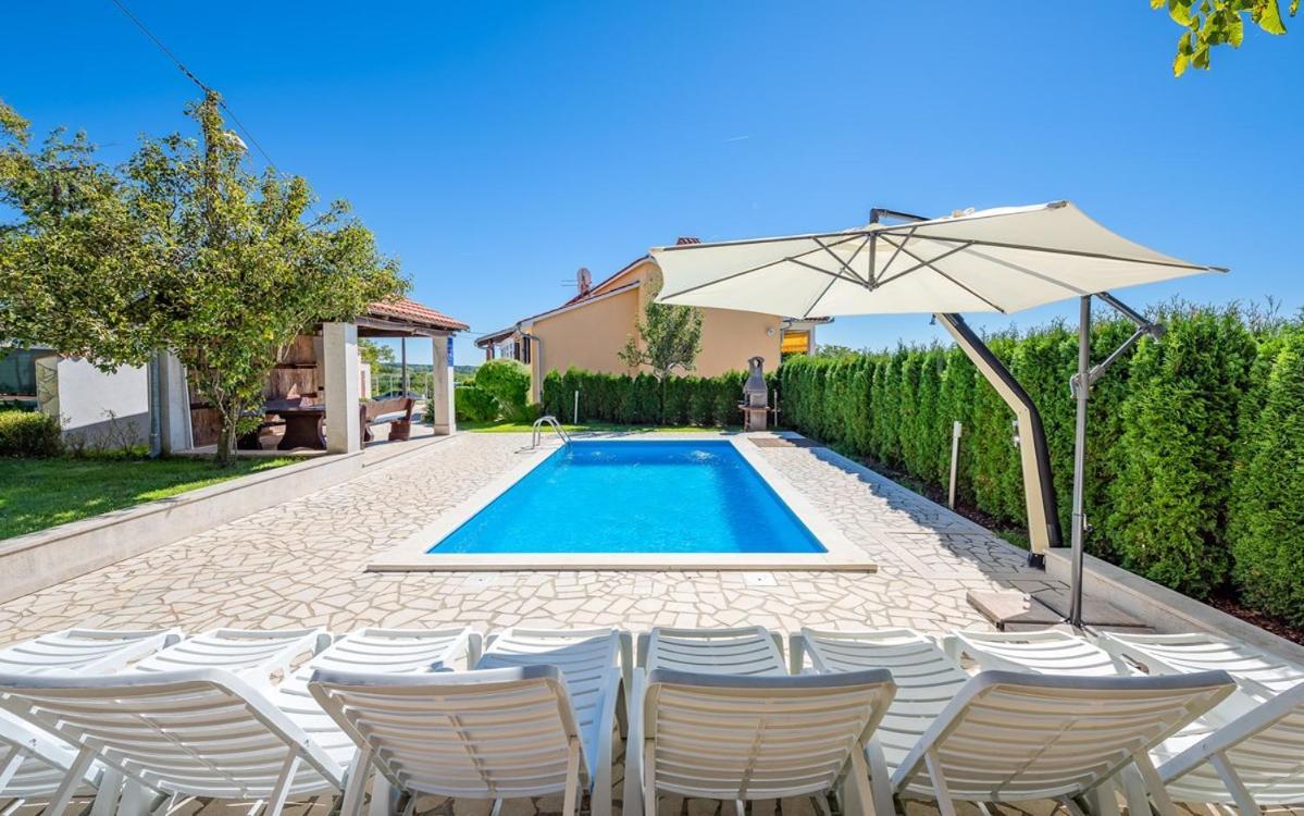 Villa Semy Пазин Екстериор снимка