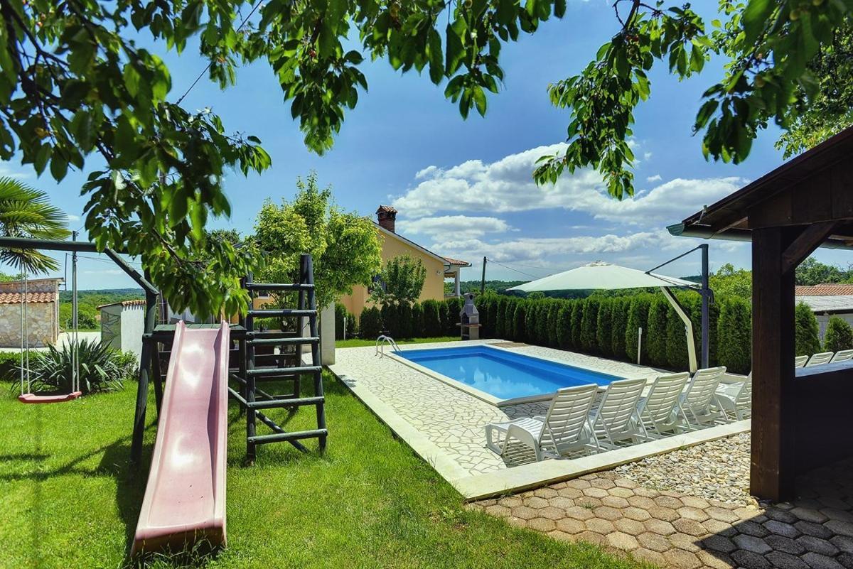 Villa Semy Пазин Екстериор снимка