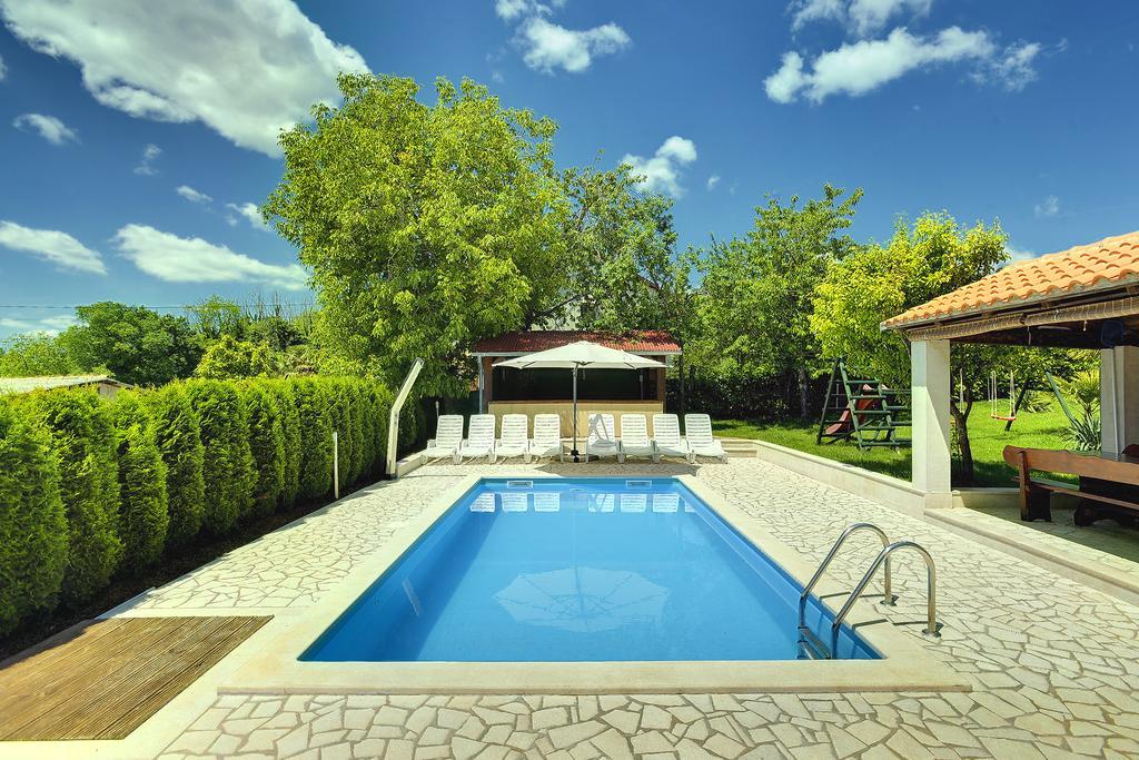 Villa Semy Пазин Екстериор снимка
