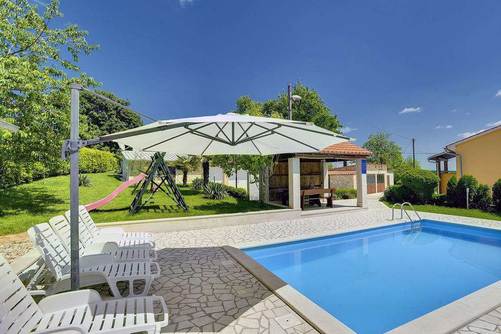 Villa Semy Пазин Екстериор снимка