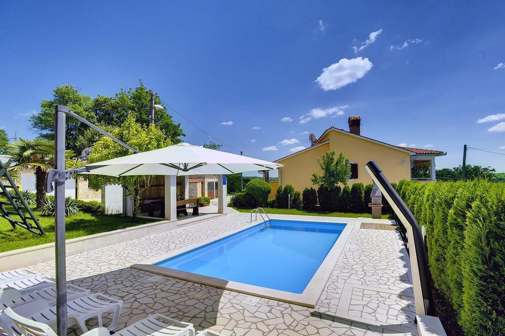 Villa Semy Пазин Екстериор снимка