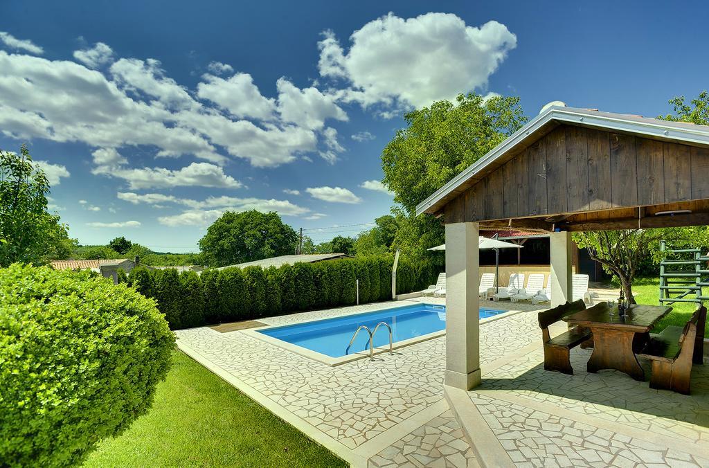 Villa Semy Пазин Екстериор снимка